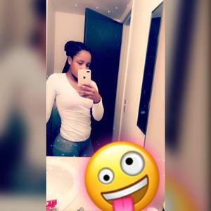 Meet your Posher, Va'licia